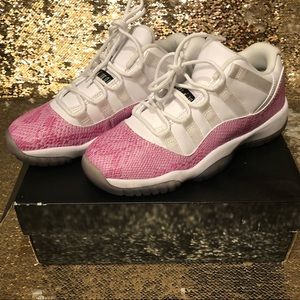 Jordan 11 Retro Low GS 4Y = Women’s 6